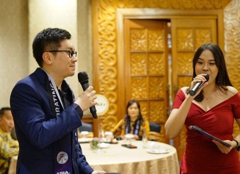 Dr Kenneth Lee Gallery Image