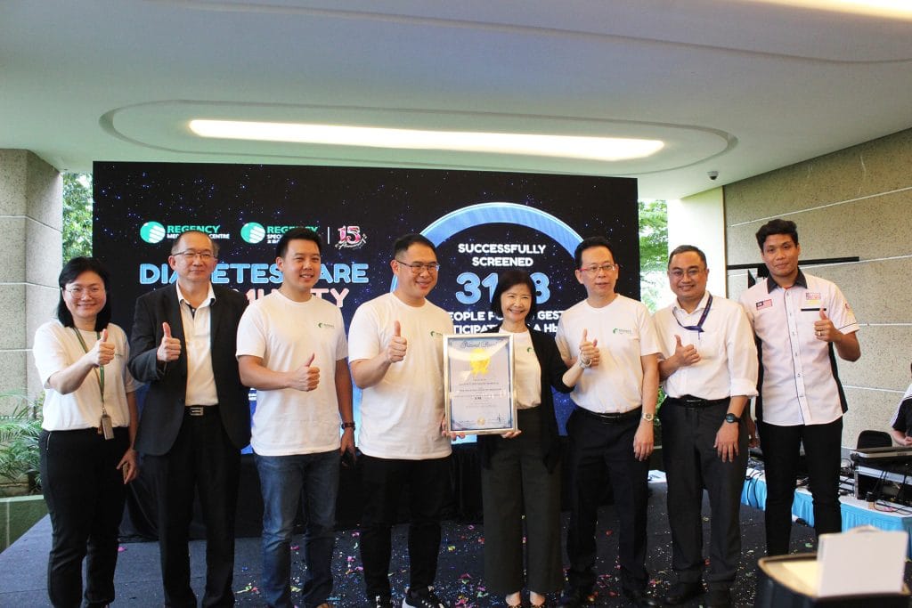 (From left to right) Soo Cui Chen, Chief Financial Officer of Regency Specialist Hospital, Dr Lau Kai Poh, Medical Director of Regency Specialist Hospital, Mr Ng Kuan Khai, Singapore Consul-General in Johor, Yang Berhormat Tuan Ling Tian Soon, Johor Health and Environment Executive Councillor, Ms Serena Yong, Chief Executive Officer of Regency Specialist Hospital, Mr Stanley Lam, Chief Executive Officer of HMI Malaysia, Mr Andreza S Dasuki, Representative from the Consulate General of the Republic of Indonesia, and Mr Megat Faris Hussein, Official from the Malaysia Book of Records during the Malaysia Book of Records certificate presentation.