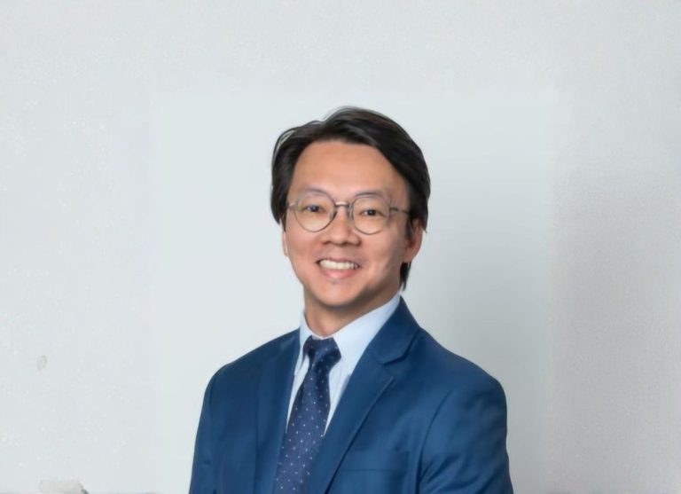 Dr Daniel Lee