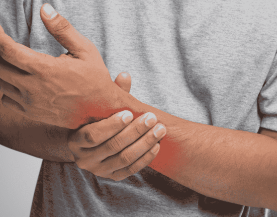 A Complete Guide to Wrist Fractures: Signs, Types, and Healing Time